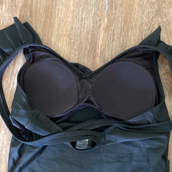 ESMARA Ruffled One Piece - Picture 4 of 5